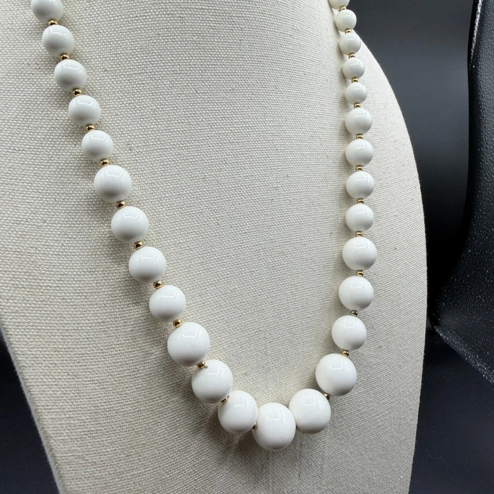 White Graduated Bead Necklace Gold Tone Spacers Chunky Classic Statement Jewelry
